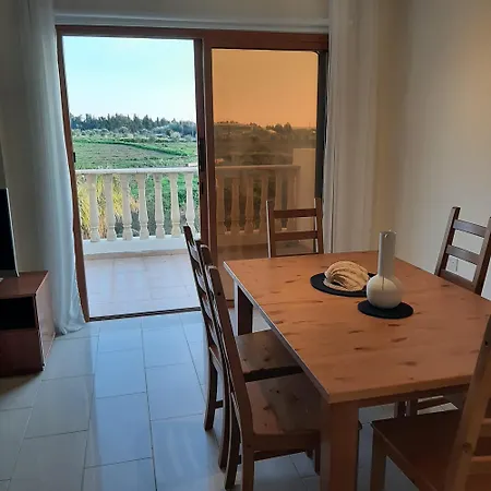 Apartamento Marlen's Place Near Airport Pafos